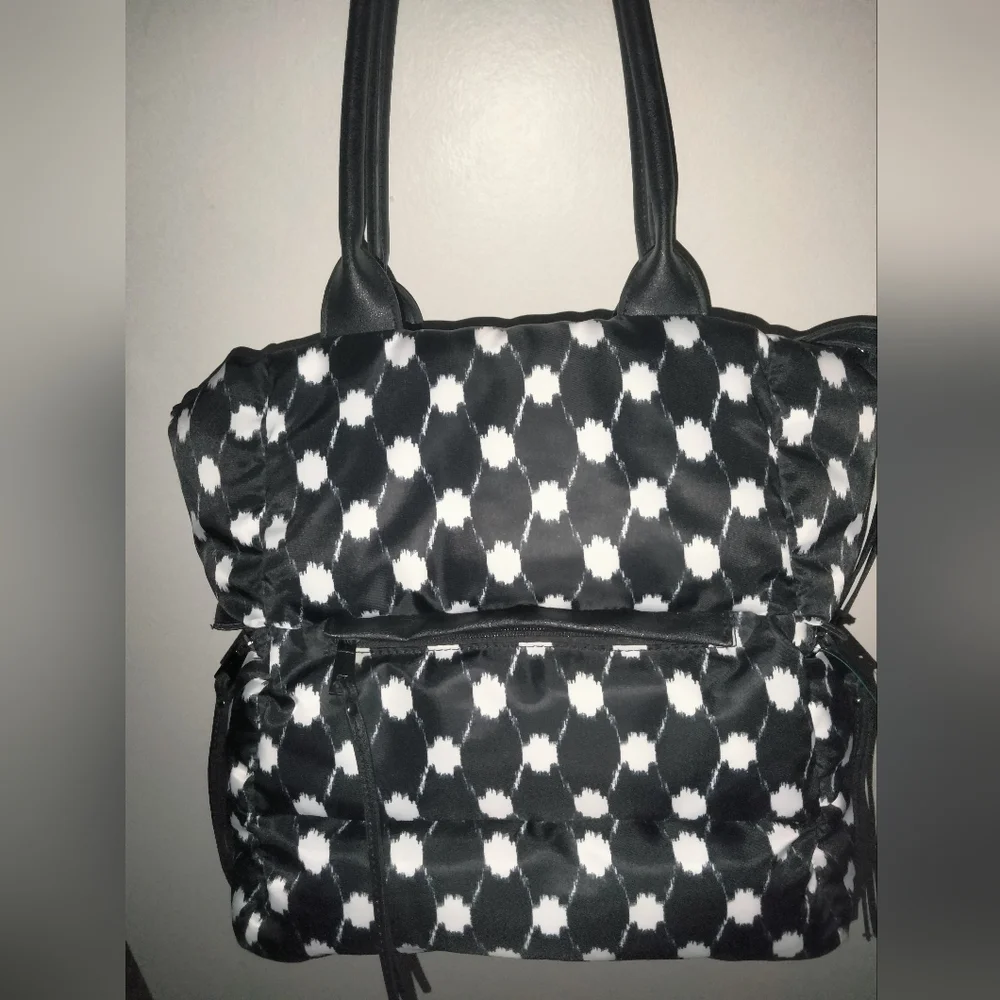 LuLu Sport New York (Black & White) Ikat Pattern Stream Line (Puffer) Tote Bag
